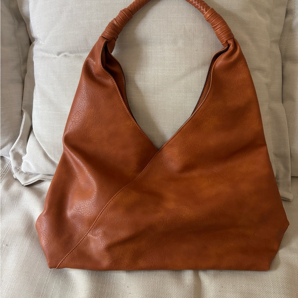 Elegant Tan Leather Hobo Bag